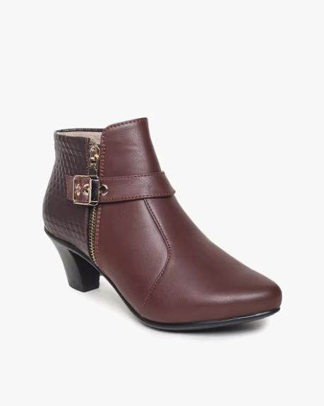 VALIOSAA,Ankle Length Boots with Buckle Closure