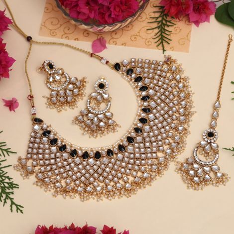 Black Color Kundan Necklace Set