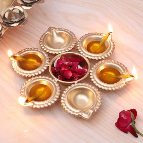 Beyond Gifting Diya Urli Handcrafted Bowl for Floating Flowers & Tea Light Candles Home Living Room Office & Table Decor Diwali Decoration Items Premium Metal Color Gold (Medium, 1, Count)