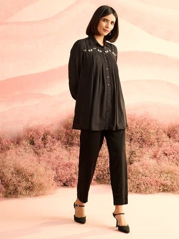 BLACK BUGS YOKE PLEATED SHIRT