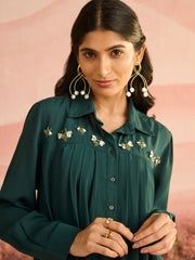 EMERALD GREEN BUGS YOKE PLEATED SHIRT