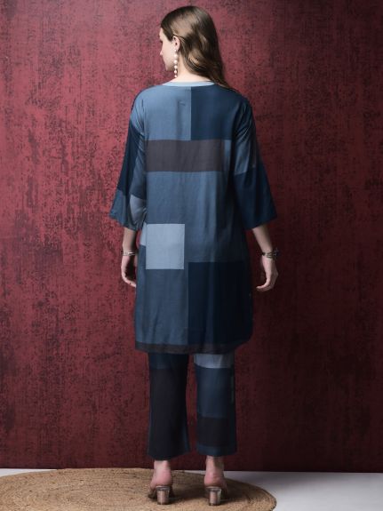 Shree Women Liva (Rayon) Blue Geometric Print Kurta With Comfort Pant