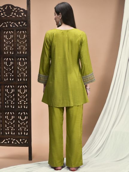 Shree Women Poly Viscose Green Embroidered Co-Ord Set