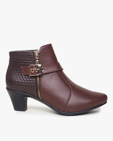 VALIOSAA,Ankle Length Boots with Buckle Closure