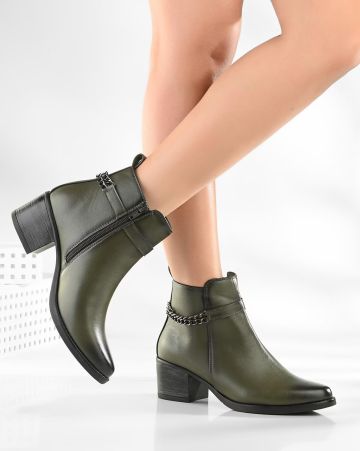 ARBUNORE,Women Ankle-Length Boots with Chain Accent