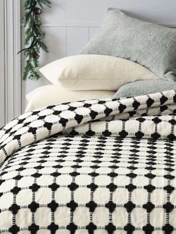 SASHAA WORLD Striped Super Soft & Breathable Throw Blanket | for Living Room, Bed, Sofa & Chiar (Black/White | 80 x 60 inch)