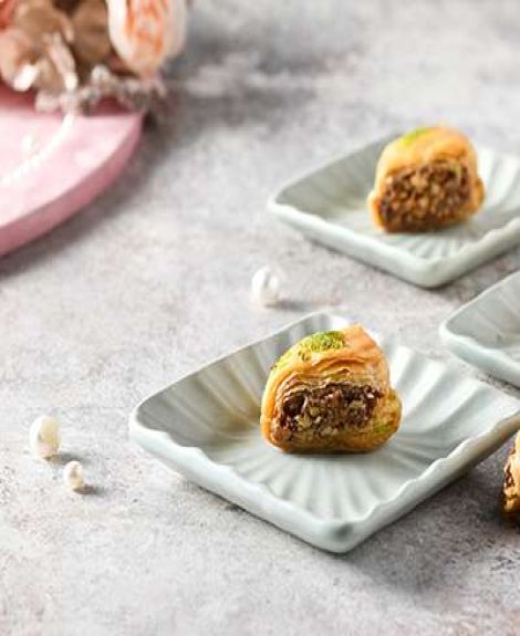 Baklava Rose Bite (Bikanervala)
