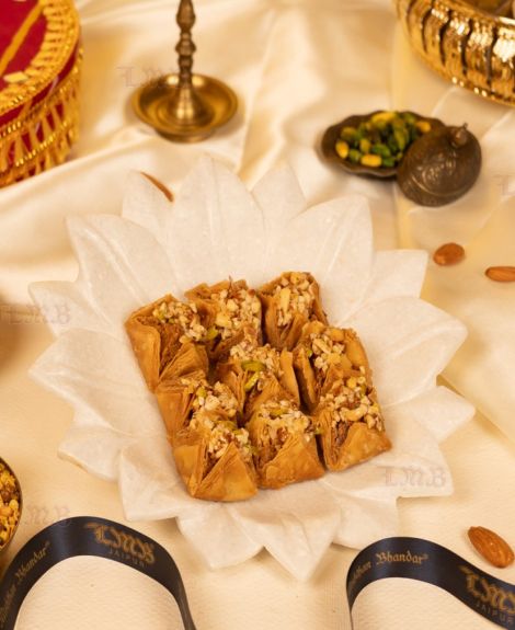 Baklawa dryfruit pyramid (LMB)