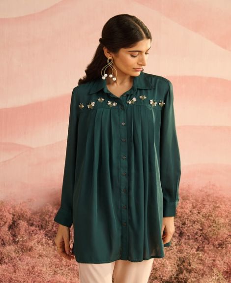 EMERALD GREEN BUGS YOKE PLEATED SHIRT