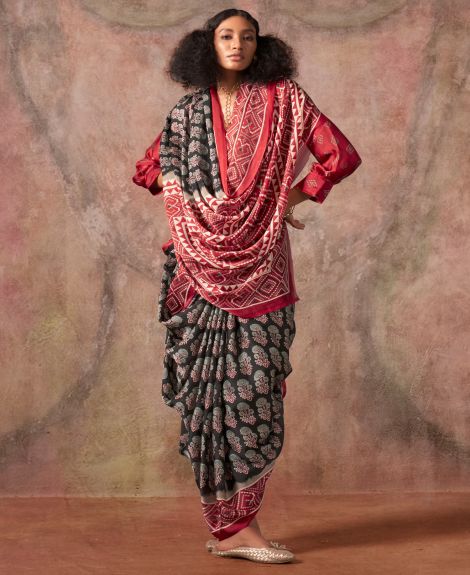 SAREE MALL Women's Satin Black Printed Designer Saree With Blouse Piece