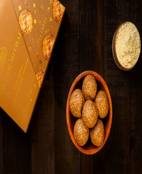 Till Laddu (Almond House)