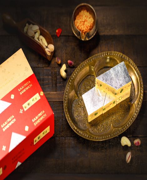 Kaju Pista Sandwich (Almond House)