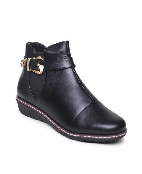 VALIOSAA,Ankle-Length Boots with Buckle Accent