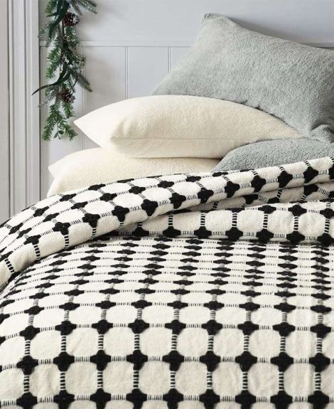 SASHAA WORLD Striped Super Soft & Breathable Throw Blanket | for Living Room, Bed, Sofa & Chiar (Black/White | 80 x 60 inch)